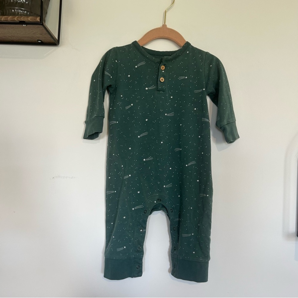 Red Caribou Green Shooting Star One Piece Bodysuit‎ Size 9-12 Months
